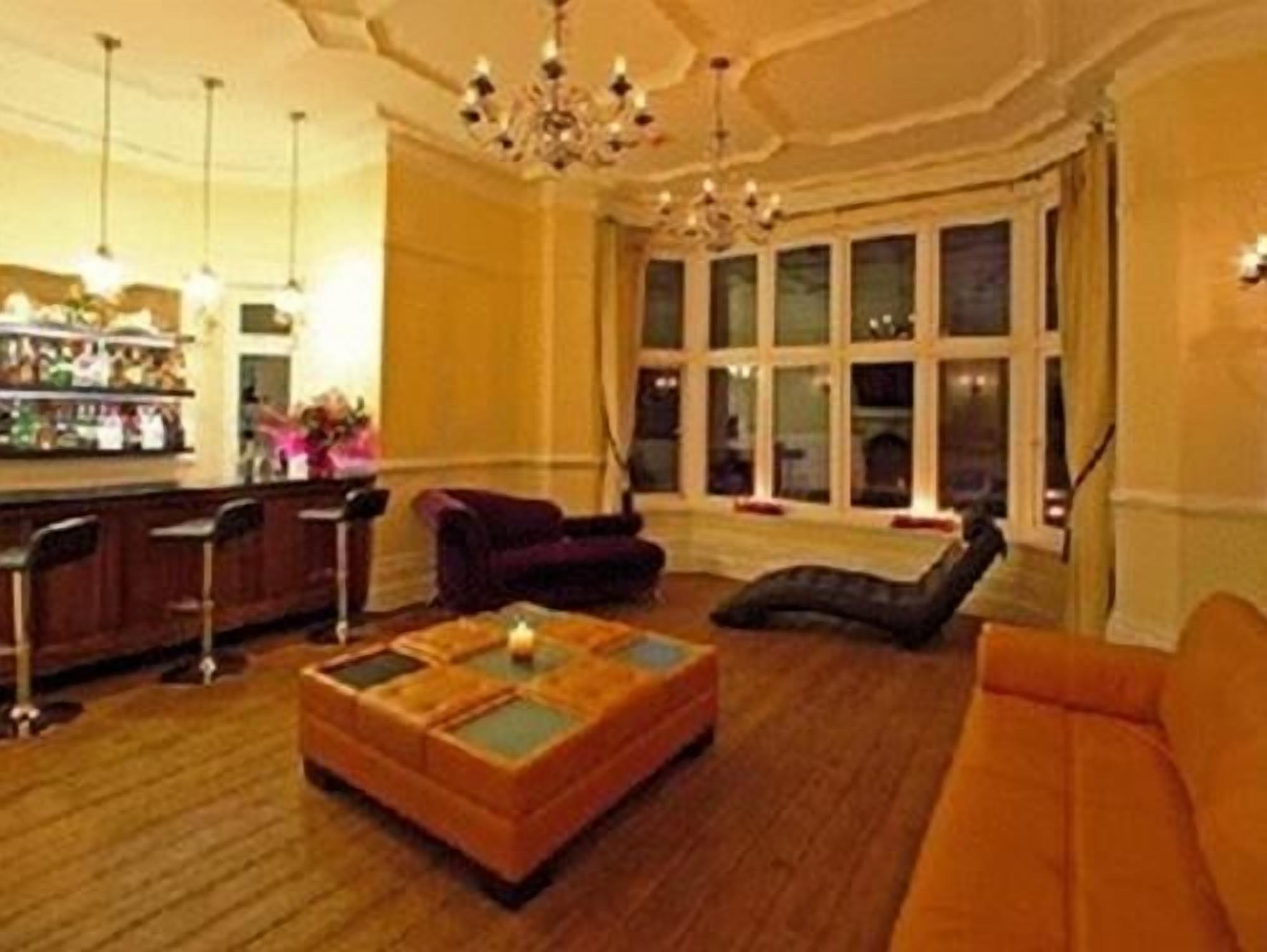 Space Boutique B&B - With Free Private Car Park Llandudno Zewnętrze zdjęcie