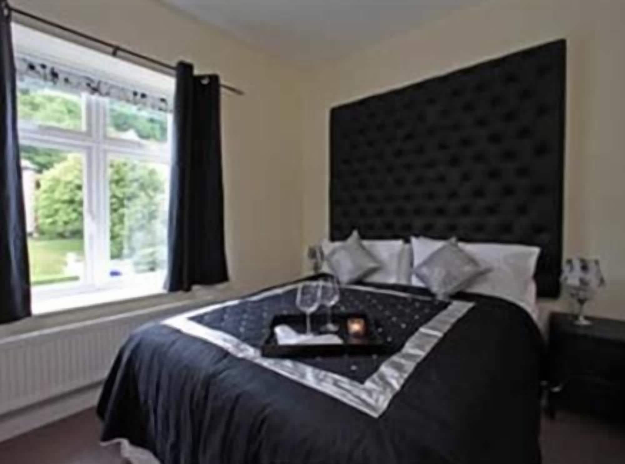 Space Boutique B&B - With Free Private Car Park Llandudno Zewnętrze zdjęcie